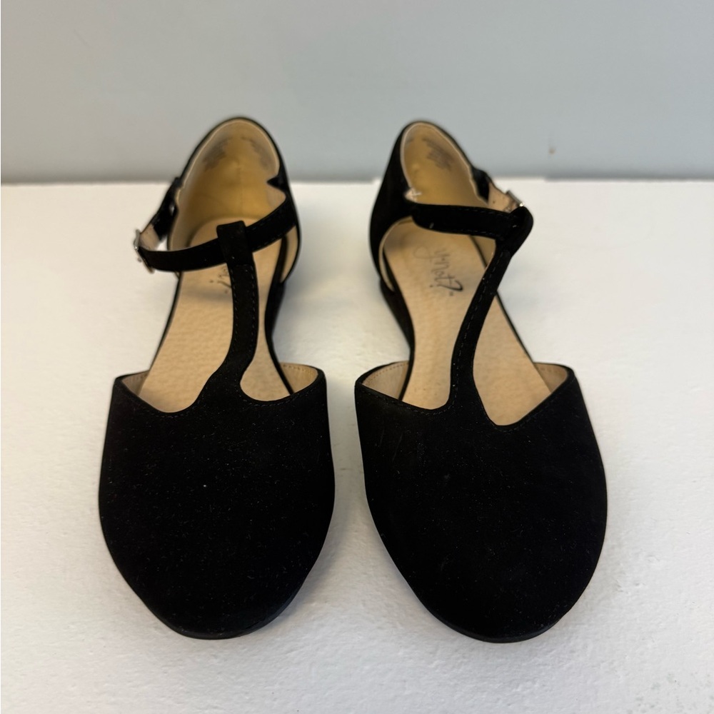 Y Not? black suede shoes appear to be girls' dress flats 3.5